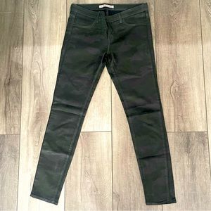 Chic camo design JBrand skinny pants.
